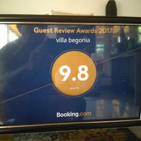 Villa Begonia Канди Екстериор снимка