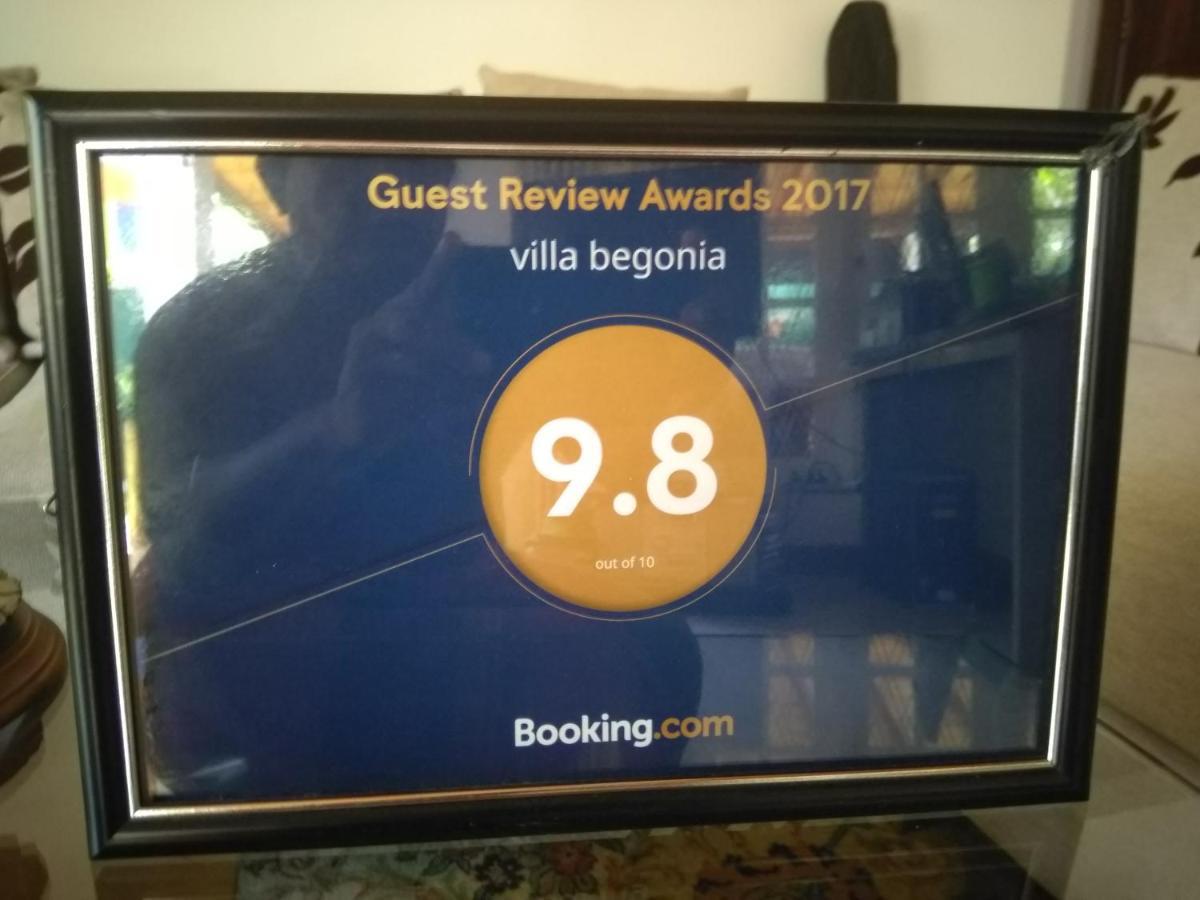 Villa Begonia Канди Екстериор снимка